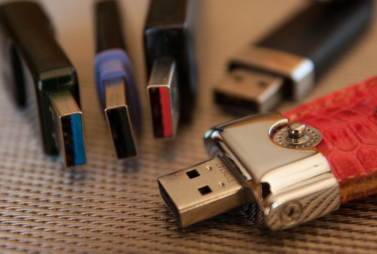 Penna USB, come recuperare i dati da una chiavetta danneggiata o formattata